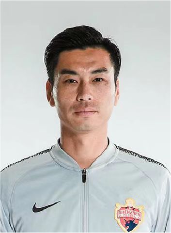 一边摸一边伸进内裤里