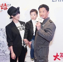 又疼又叫打扑克
